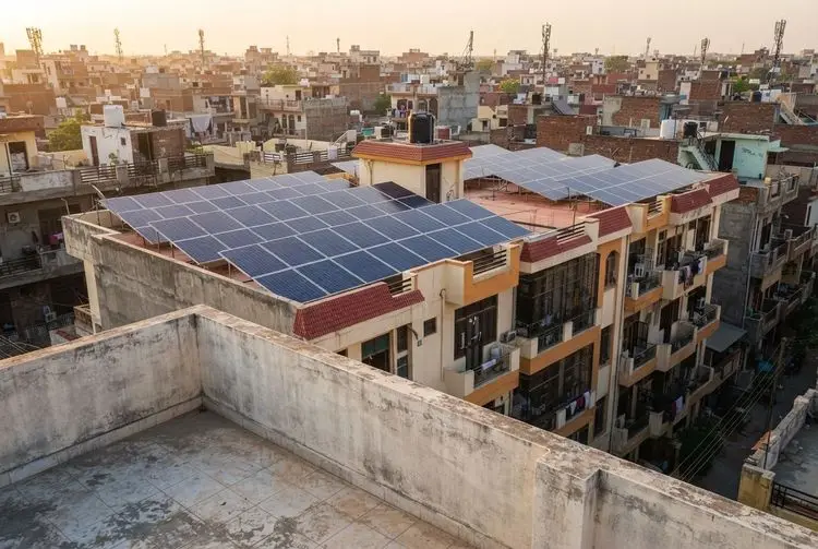 Delhi Rooftop Solar Passes 100,000 Registrations While UK Approves Gas Field