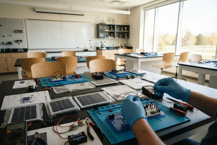 Minnesota high school students build solar kits in new STEM class