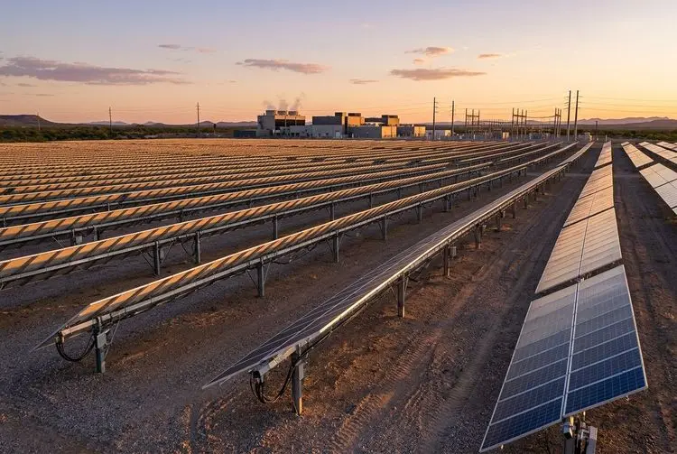 Solar Overtakes Wind in US Capacity as Data Centers Spark Political Debate